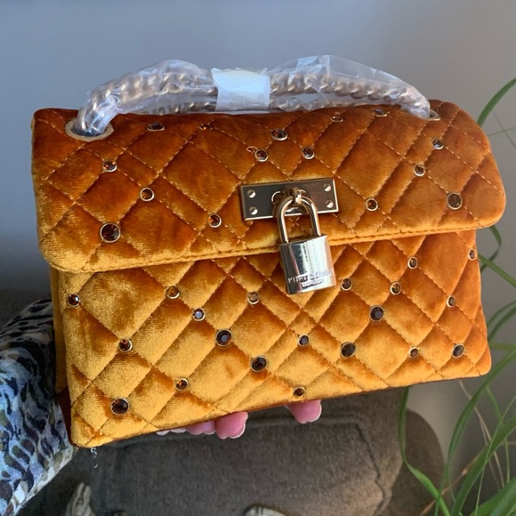 Authentic KURT GEIGER LONDON Velvet magnetic closure convertible Crosb/Shoulder - Picture 3 of 15